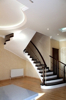 Бетонная лестница в дом