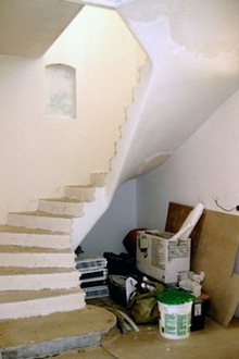 Компактная бетонная лестница