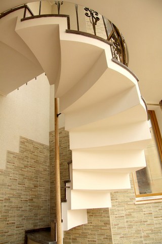красивая бетонная лестница